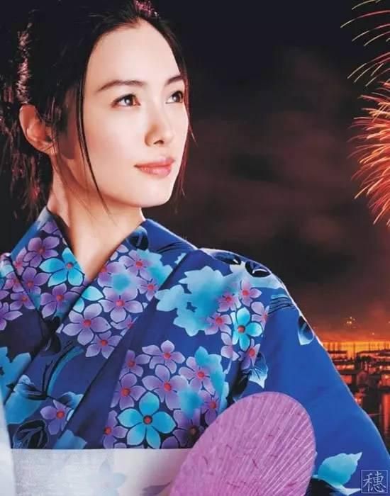 噗嗤……听着他孩子气的话，杨若晴忍不住笑了。